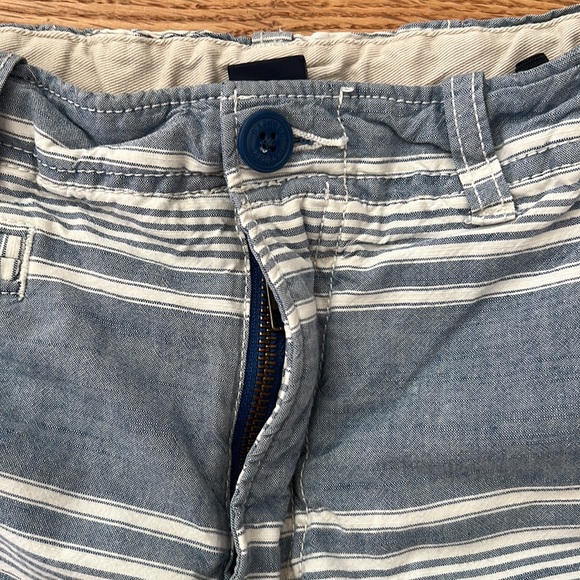 Boys Gap flat front shorts - Picture 3 of 4